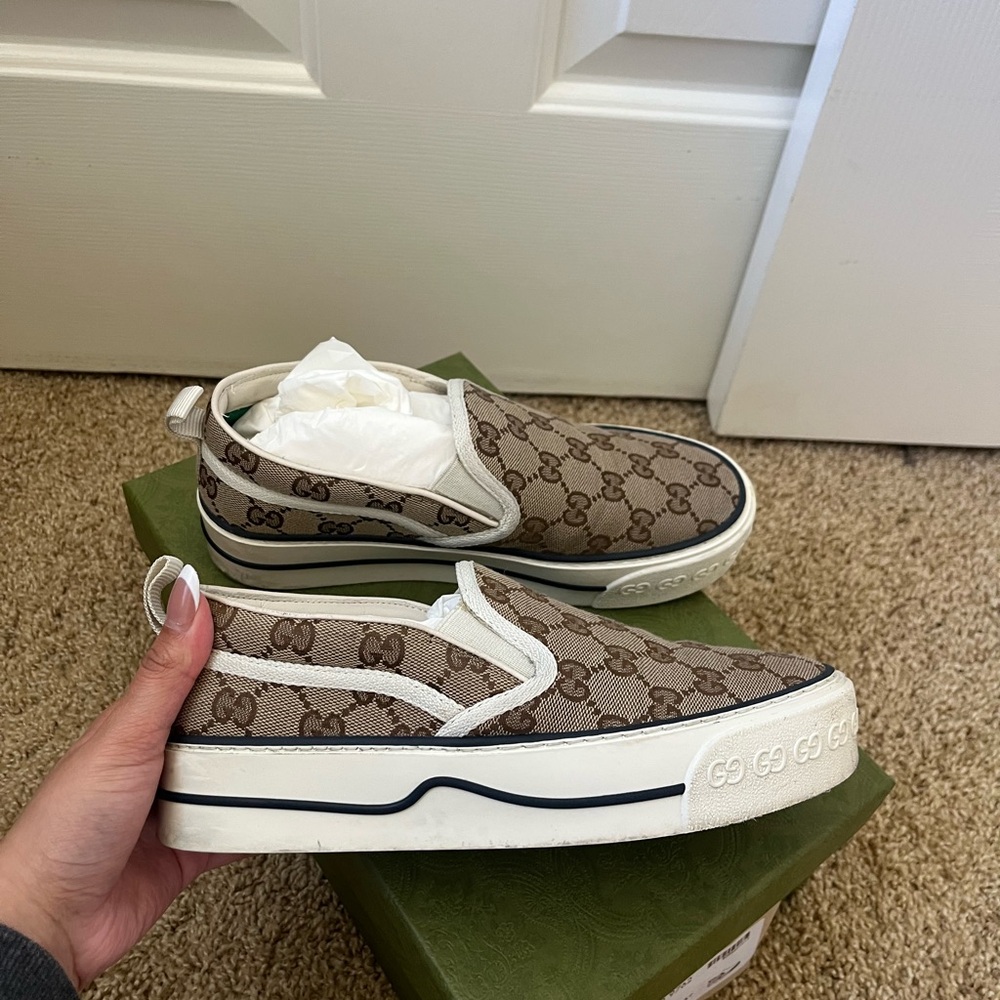 women’s gucci sneakers slip ons